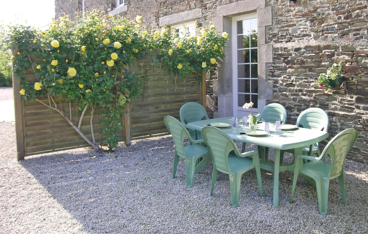 Amazing Apartment In Roz-Landrieux With Kitchen Exterior photo
