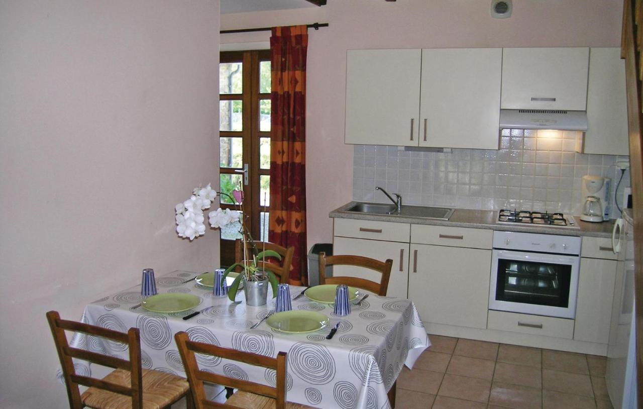 Amazing Apartment In Roz-Landrieux With Kitchen Exterior photo