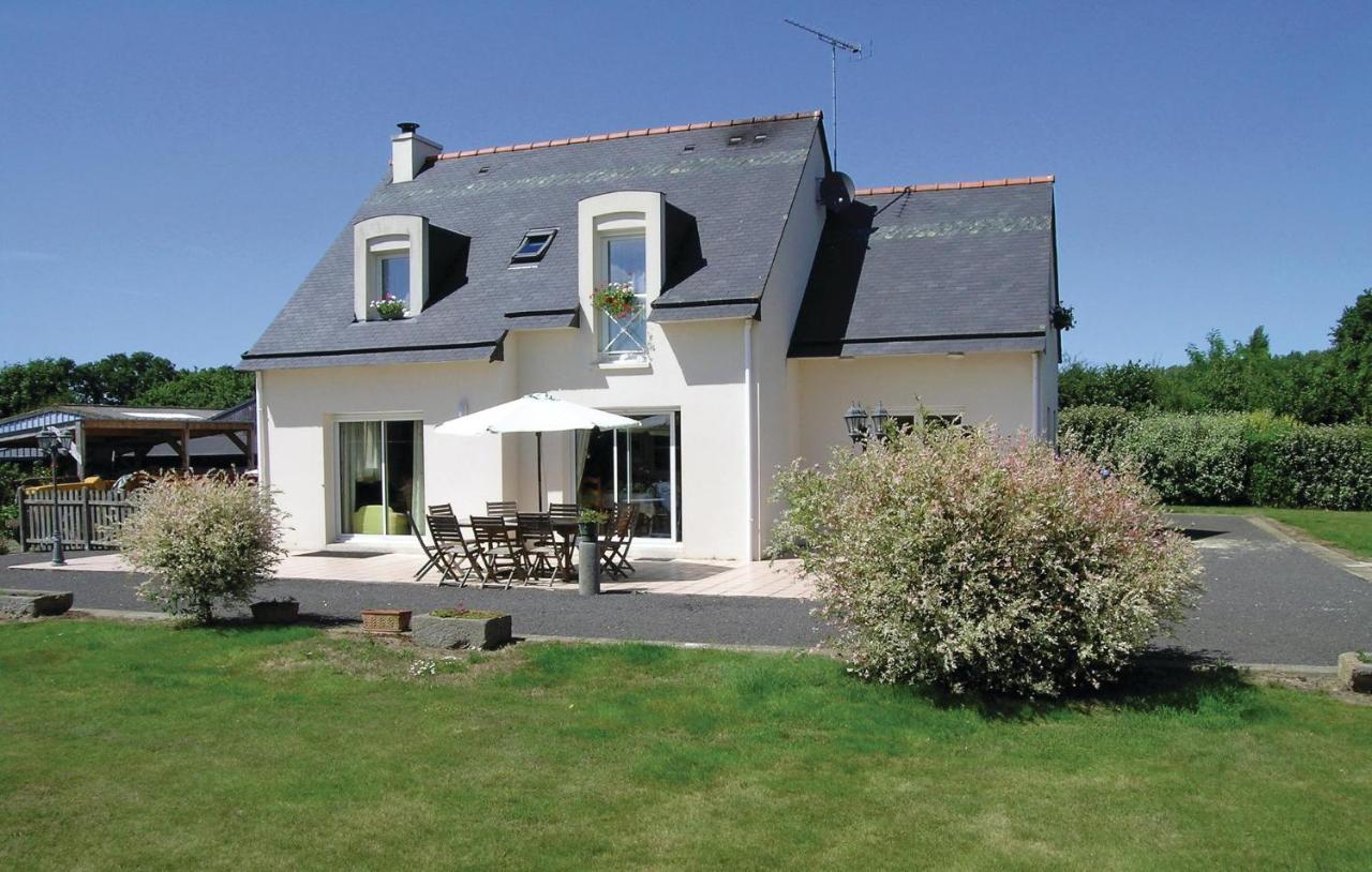 Amazing Apartment In Roz-Landrieux With Kitchen Exterior photo