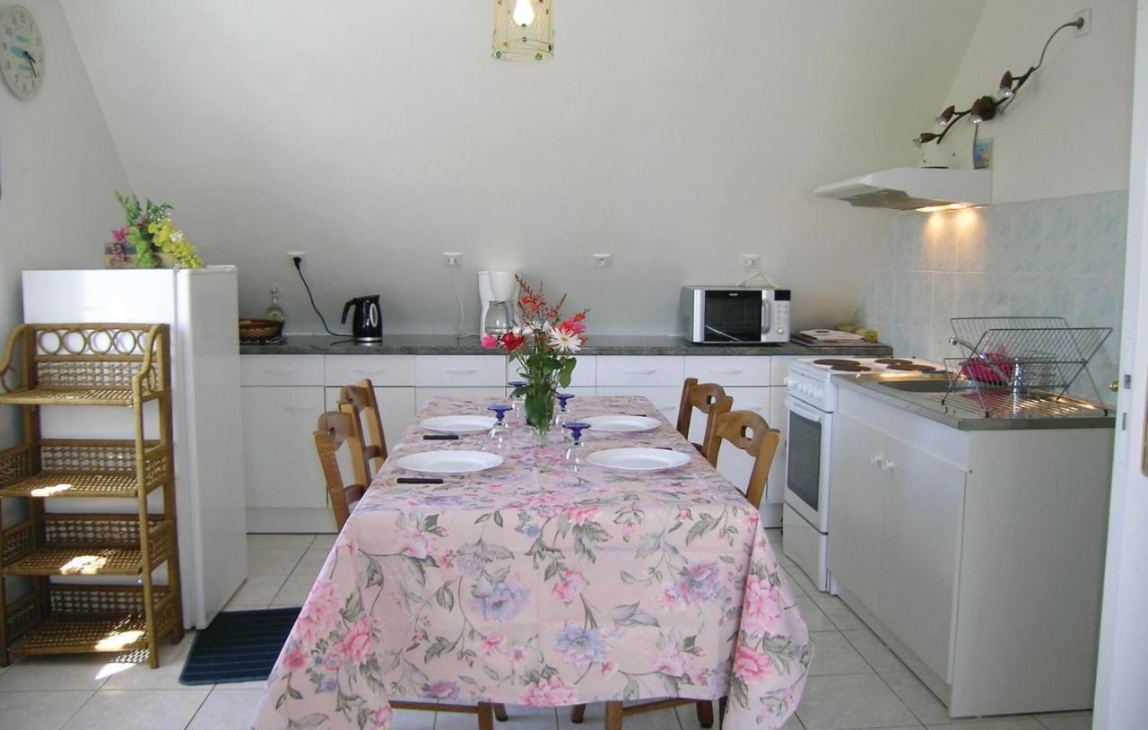 Amazing Apartment In Roz-Landrieux With Kitchen Exterior photo